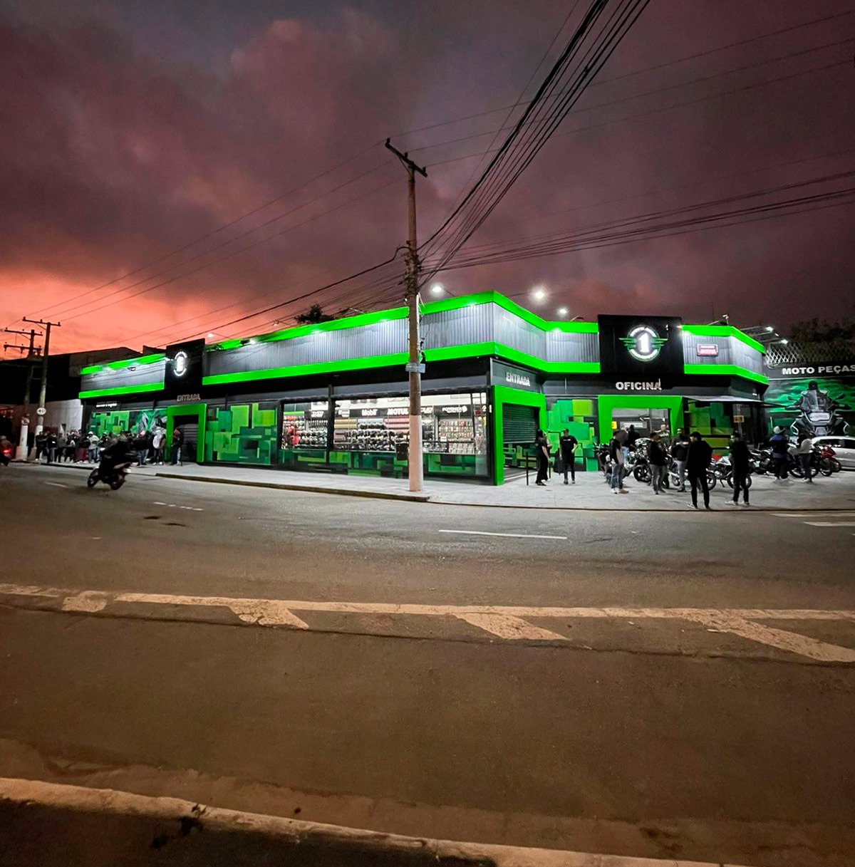 Fachada real da Moto One Marginal na Avenida Rudge